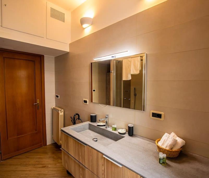 Dimora Al Colosseo, 2 Bedrooms Rom Exterior foto